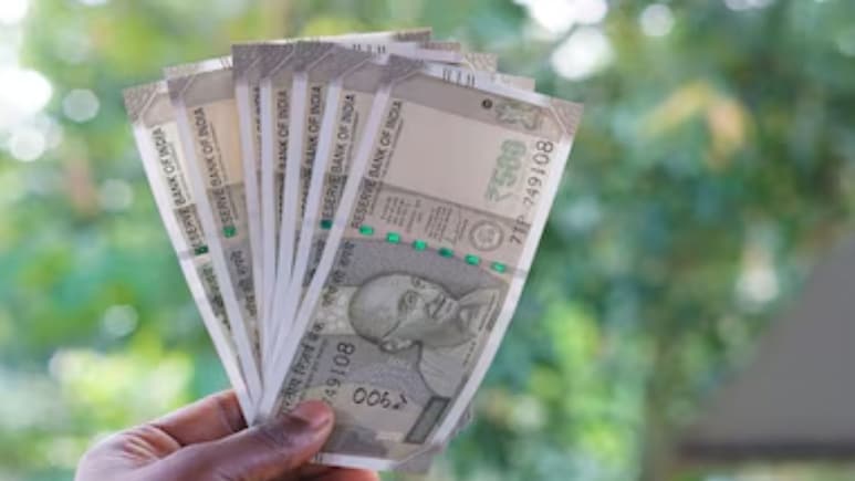 8th Pay Commission से पहले पेंशनर्स को बड़ा तोहफा! OPS या NPS, चुन पाएंगे पसंद की पेंशन, जानिए कब तक उम्मीद