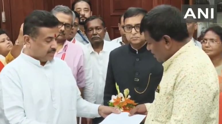 पश्चिम बंगाल के मुख्यमंत्री शुभेंदु अधिकारी ने नंदीग्राम सीट से इस्तीफा दिया