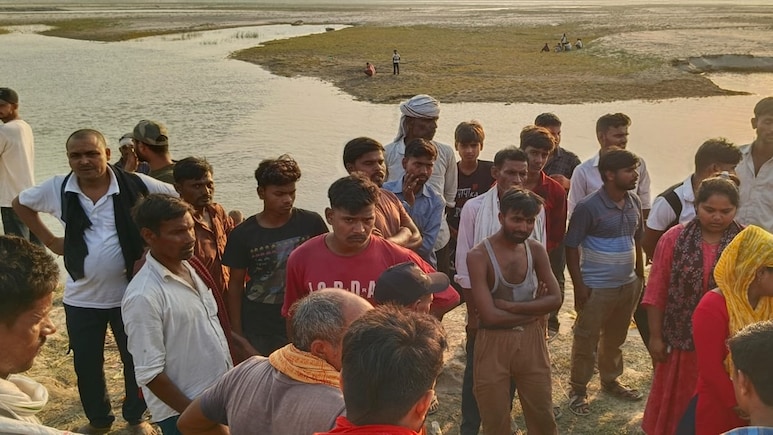 UP: घाघरा नदी में डूबे 5 दोस्&zwj;त, ग्रामीणों ने जान की बाजी लगाकर दो को बचाया, एक का शव म&zwj;िला