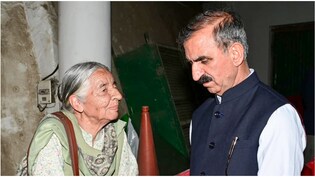 हिमाचल में अटक जाएगी महिलाओं की ₹1500 महीना पेंशन? सुक्खू कैबिनेट के फैसलों पर चुनाव आयोग पहुंची BJP