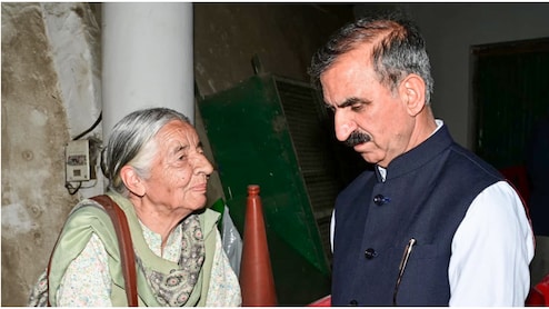 हिमाचल में अटक जाएगी महिलाओं की ₹1500 महीना पेंशन? सुक्खू कैबिनेट के फैसलों पर चुनाव आयोग पहुंची BJP