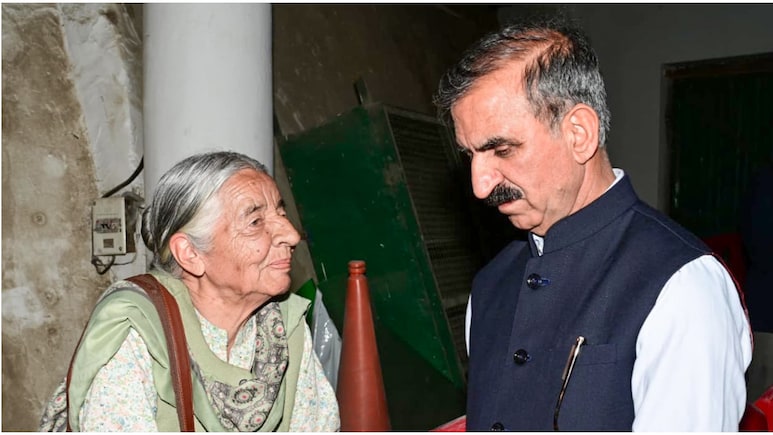 हिमाचल में अटक जाएगी महिलाओं की ₹1500 महीना पेंशन? सुक्खू कैबिनेट के फैसलों पर चुनाव आयोग पहुंची BJP