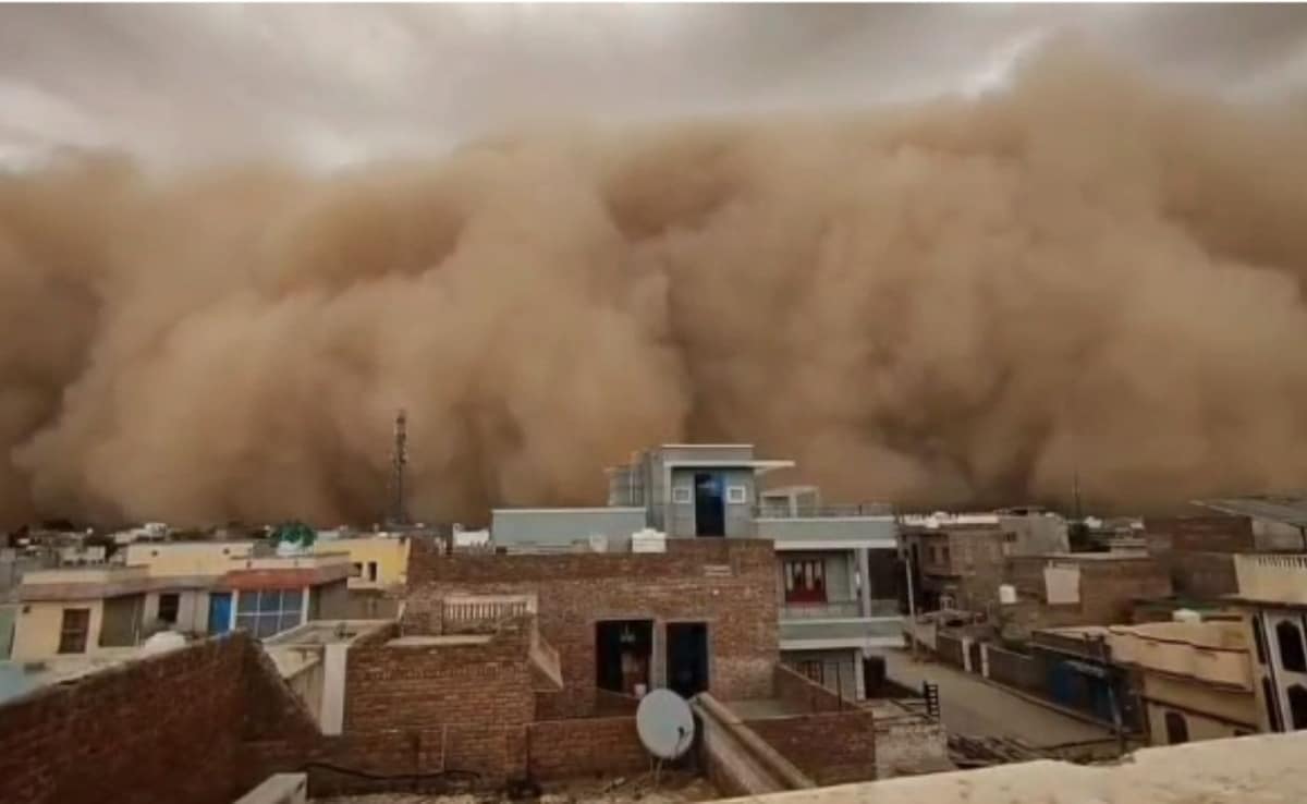 Video: Massive Dust Storm Plunges Rajasthan's Bikaner Into Near-Darkness
