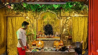 शनि दोष से चाहिए मुक्ति तो MP के इस मंदिर में कर लें छोटा सा काम, शनिवार को भक्तों के साथ होता है खास चमत्कार