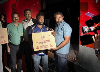 Kashmiri Cherries To Reach Mumbai In 33 Hours On A Special Parcel Service. What Is Special About Them?