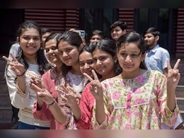 CBSE 12वीं परीक्षा में लड़कों पर भारी पड़ी लड़कियां, पास पर्सेंटेज में इतना रहा अंतर