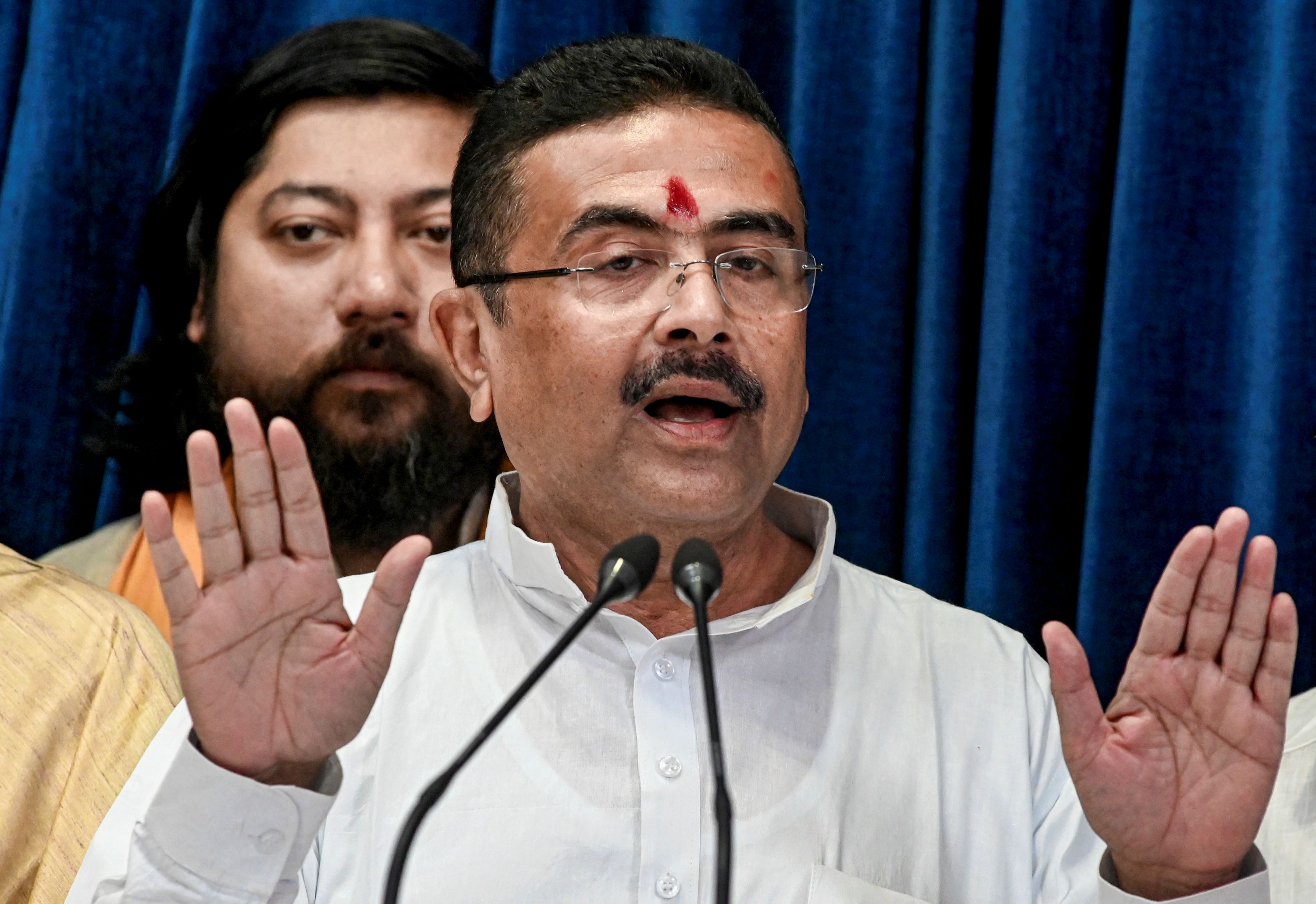 हर मामले में 'मुख्यमंत्री की प्रेरणा' क्यों बोलते हो... शुभेंदु ने बंगाल में अधिकारियों की कस दी नकेल