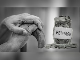 Pension Hike:  पेंशन 1 हजार से बढ़कर हो सकती है 7,500 रुपये, जानें किन लोगों को होगा इसका फायदा