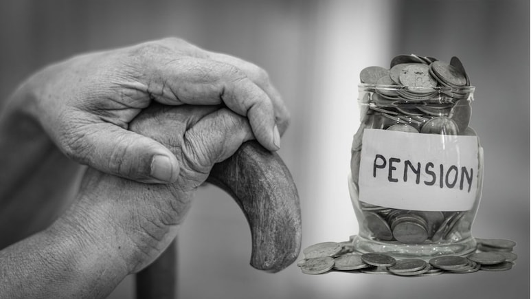 Pension Hike:  पेंशन 1 हजार से बढ़कर हो सकती है 7,500 रुपये, जानें किन लोगों को होगा इसका फायदा