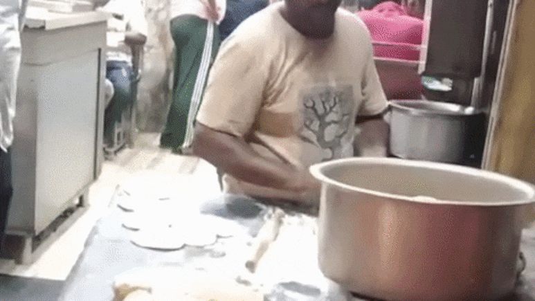 Video: रोटी पर थूका, फिर तंदूर में सेका...  होटल मालिक फैयाज और कारीगर कौशार पर केस दर्ज