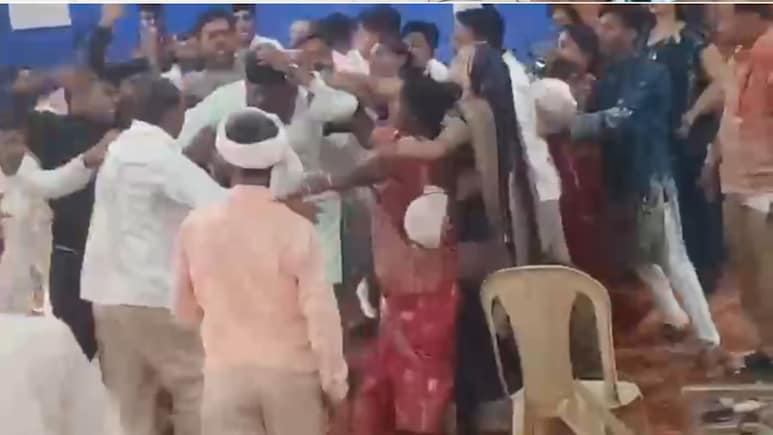 दहेज के विवाद में जमकर चले लात घूंसे, 5 लोग अस्पताल पहुंचने से&nbsp;शादी की खुशियां मातम में बदलीं