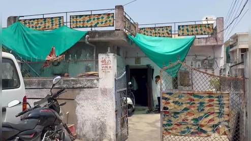 दुर्ग में परिवार के चार लोगों की मौत, पति-पत्नी फांसी पर लटके थे, बच्चों का बेड पर मिला शव
