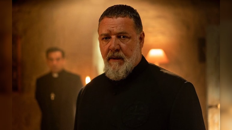 "Don't F***ing Push": Russell Crowe Warns Paris Fans Seeking Autograph