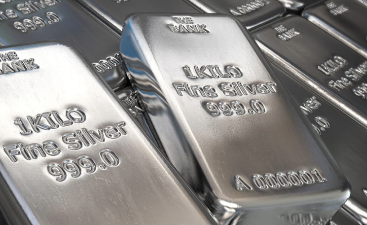 Silver Price Jumps Even As Gold Falls: Is The White Metal Headed For Massive Recovery?