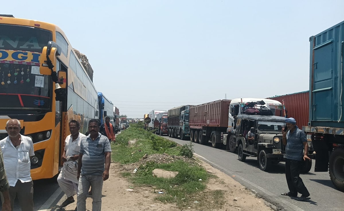 गोपालगंज: NH-27 के डुमरिया पुल पर 10 घंटे का महाजाम, चिलचिलाती धूप में भूख-प्यास से बेहाल हुए हजारों यात्री
