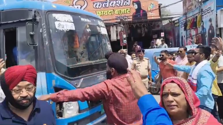 इंदौर: महू नाका विवाद में नया मोड़, CCTV वीडियो में मोबाइल पर बात करता दिखा कार्यकर्ता&nbsp;