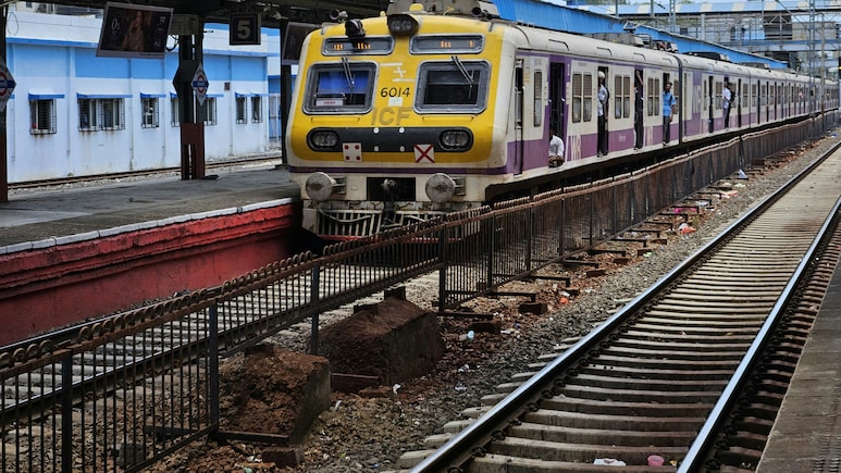 Mumbai Local Horror: Days After Murder, Another Violent Brawl Caught On Camera - Watch Video