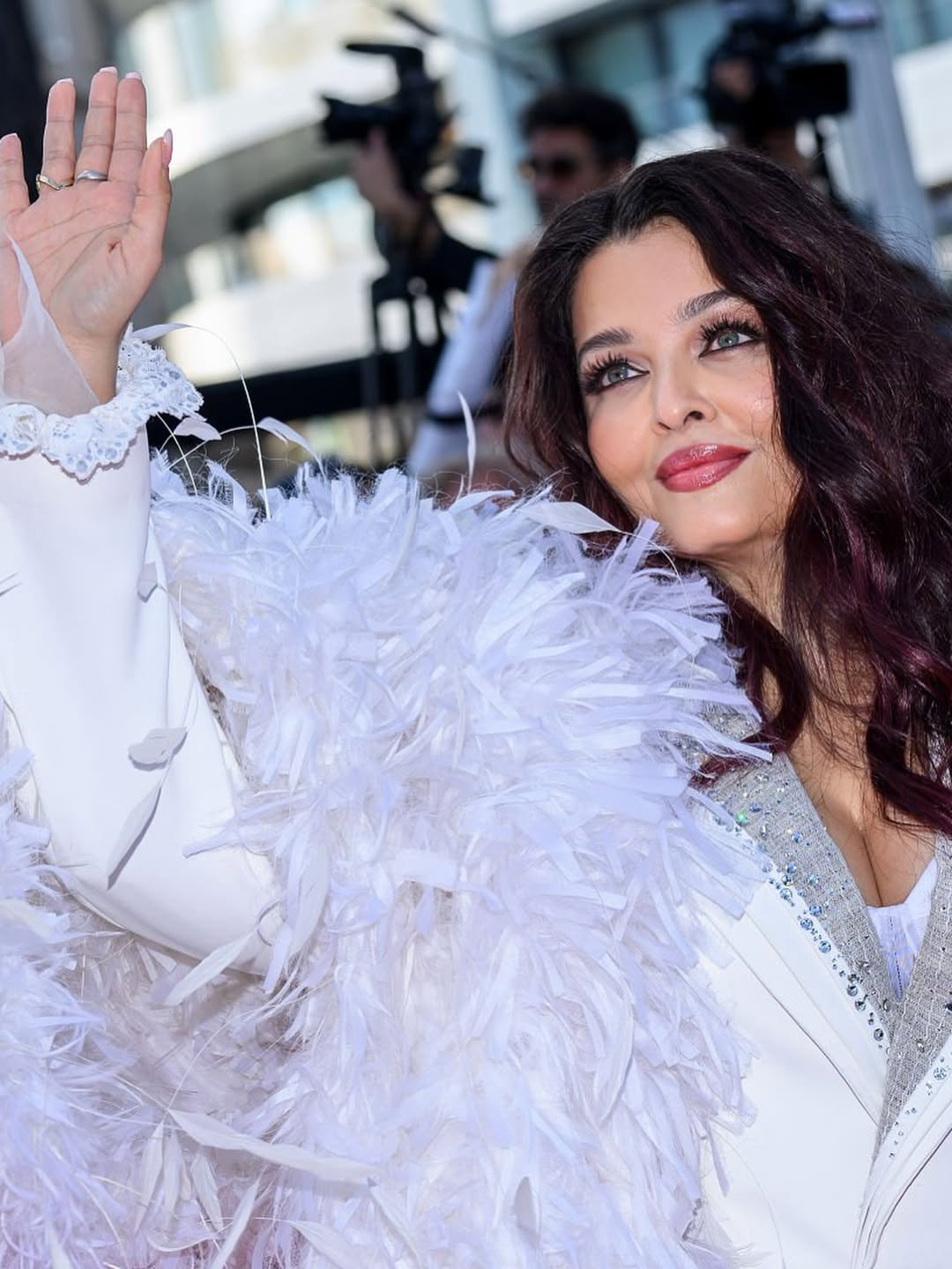 Aishwarya Rai Cannes Day 2: जलपरी के बाद बॉस लेडी अवतार में ऐश्वर्या राय, फैंस बोले - नजरें नहीं हट रही