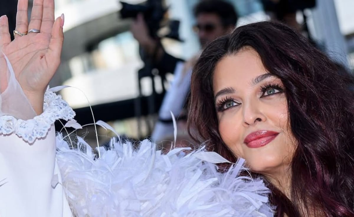 Aishwarya Rai Cannes Day 2: जलपरी के बाद लेडी बॉस अवतार, स्टनिंग लुक पर फैंस बोले - नजरें नहीं हट रही