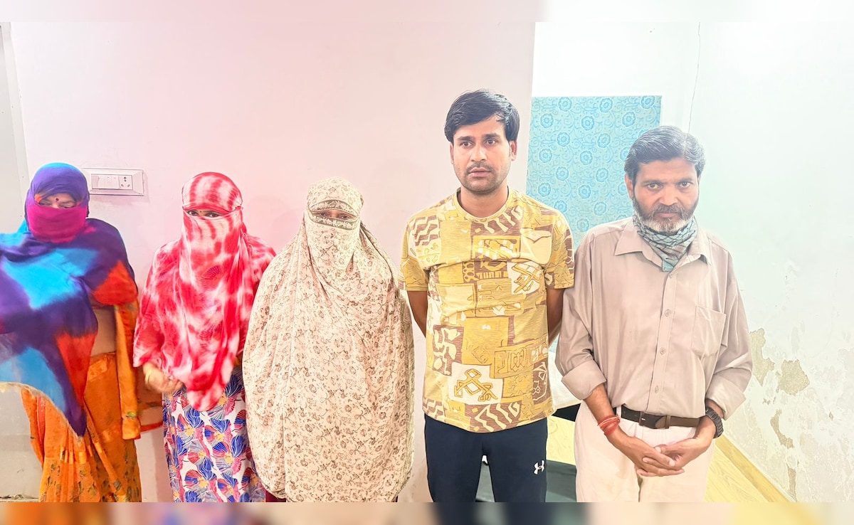 कानपुर के होटल में जिस्मफरोशी का घिनौना खेल, कमरों में हिडन कैमरे लगाकर रिकॉर्ड करते वीडियो, फिर करते ब्लैकमेल; पांच गिरफ्तार