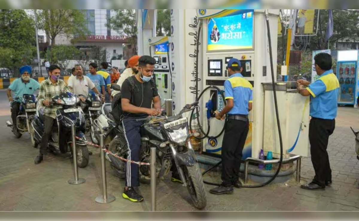 हर Petrol Pump पर फ्री मिलती हैं ये 6 सुविधाएं, पैसे मांगे तो तुरंत करें शिकायत, जान लें अपने मतलब की बात
