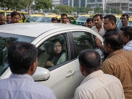Gurugram: "37 मिनट में 20 बार पुलिस को कॉल", टैक्सी ड्राइवरों ने घेरा तो कार को लॉक कर डरी-सहमी बैठी रही लड़की