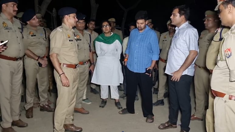 UP: हरदोई में गौतम बुद्ध की प्रतिमा स्थापना को लेकर बवाल, पुलिस पर पथराव; कई घायल