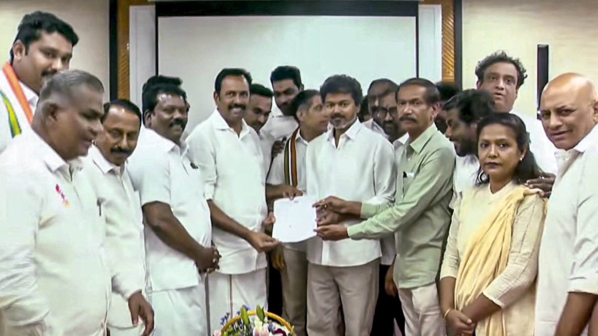 Vijay Stakes Claim But Lacks Numbers | Tamil Nadu Govt Formation Drama