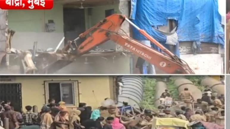 मुंबई में अवैध मस्जिद पर चला बुलडोजर, बांद्रा में प्रदर्शन कर रहे लोगों पर पुलिस ने किया लाठीचार्ज