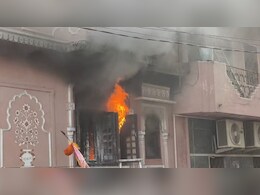 खाटूश्&zwj;यामजी में होटल में लगी आग, चारो तरफ धुआं ही धुआं; बाल-बाल बचे श्रद्धालु&nbsp;