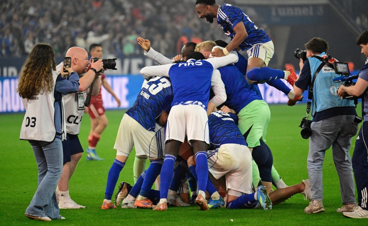 Schalke Return To Bundesliga After Three-Year Absence