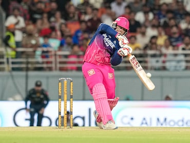 GT vs RR LIVE Score, IPL 2026 Qualifier 2: राजस्थान को लगा चौथा झटका, दासुन शनाका 3 रन बनाकर आउट