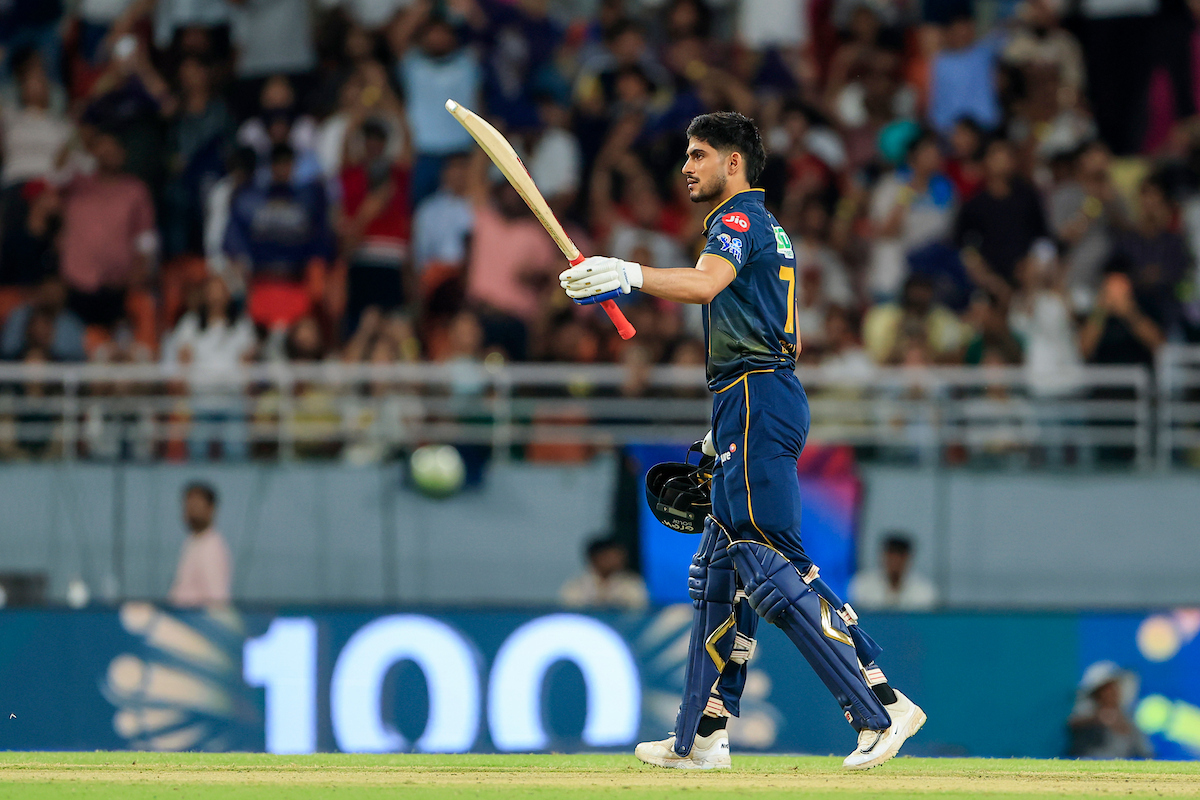 Shubman Gill: 200+ के स्ट्राइक रेट से शतक लगाकर प्रिंस बन गए किंग, गावस्कर ने बताया गिल और धोनी की कप्तानी का एक बड़ा फ़र्क