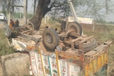 भिंड में दर्दनाक सड़क हादसा: दंदरौआ धाम से पहले पिकअप पलटा, पिता‑पुत्र समेत 3 की मौत, 2 गंभीर