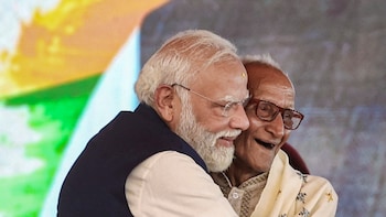 Who Is Makhanlal Sarkar? PM Modi Touches Feet of 98-Year-Old BJP Veteran At West Bengal Oath Taking Ceremony