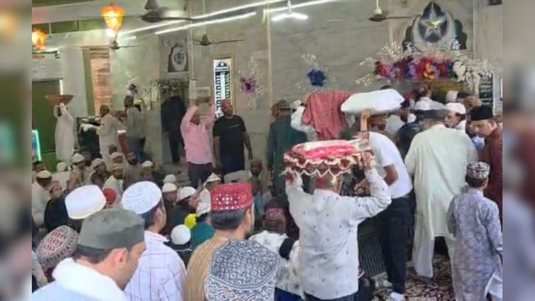 भोजशाला: कमाल मौला दरगाह पर सांप्रदायिक सौहार्द की मिसाल, एक ओर पूजा तो दूसरी ओर हुआ संदल शरीफ &nbsp;