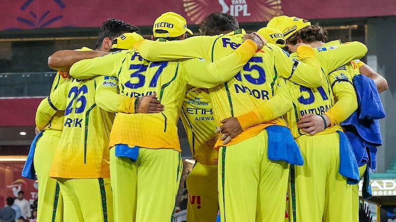 IPL 2026 Playoff Scenarios: 7 मैच बाक़ी, 1 स्पॉट के लिए रेस में 5 टीमें- कौन मारेगा बाज़ी? दिलचस्प हुई प्लेऑफ की रेस