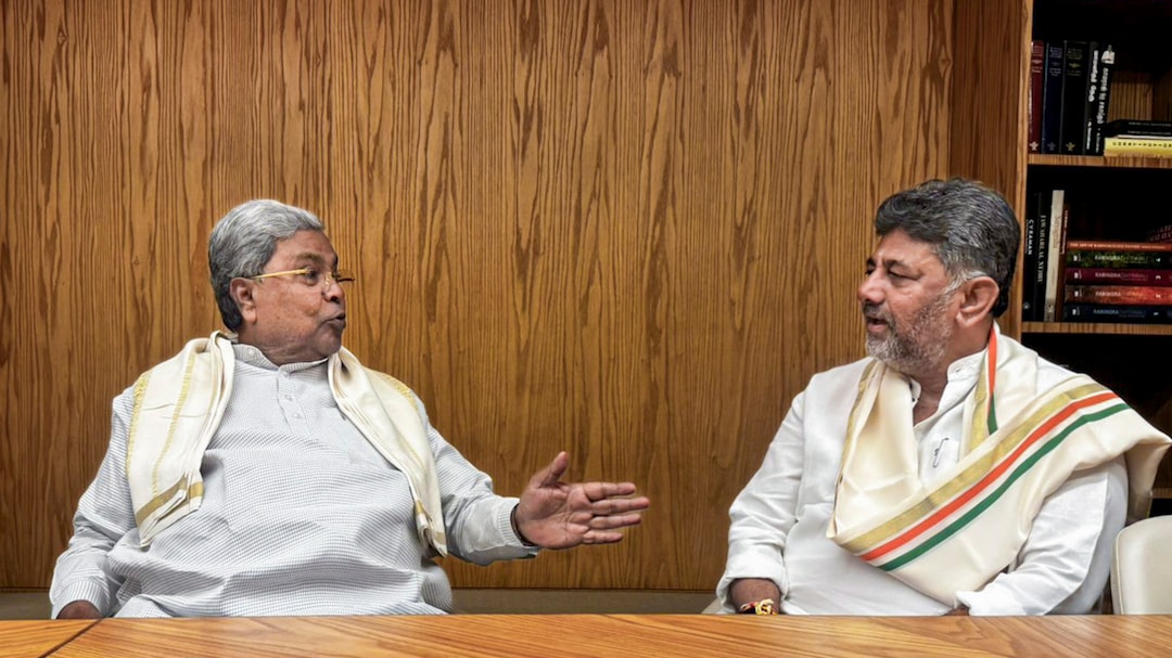 Karnataka Political Crisis Live: सीएम सिद्धारमैया इस्तीफा देंगे या नहीं? आज ब्रेकफास्ट मीटिंग में खत्म हो सकता है कर्नाटक का सस्पेंस