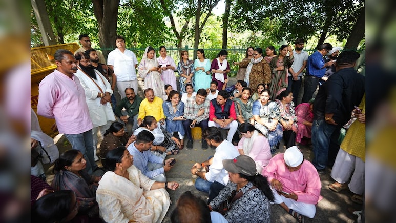 हमारी LG से सिर्फ इतनी मांग है, रेप पीड़ित बच्ची के पैरेंट्स को धमका रहे अफसरों पर कार्रवाई करें- सौरभ भारद्वाज