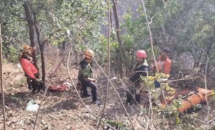 महाबलेश्वर के पास 1500 फीट गहरी खाई में गिरी स्कॉर्पियो, दूरबीन से खोजे गए शव, 8 लोगों की मौत