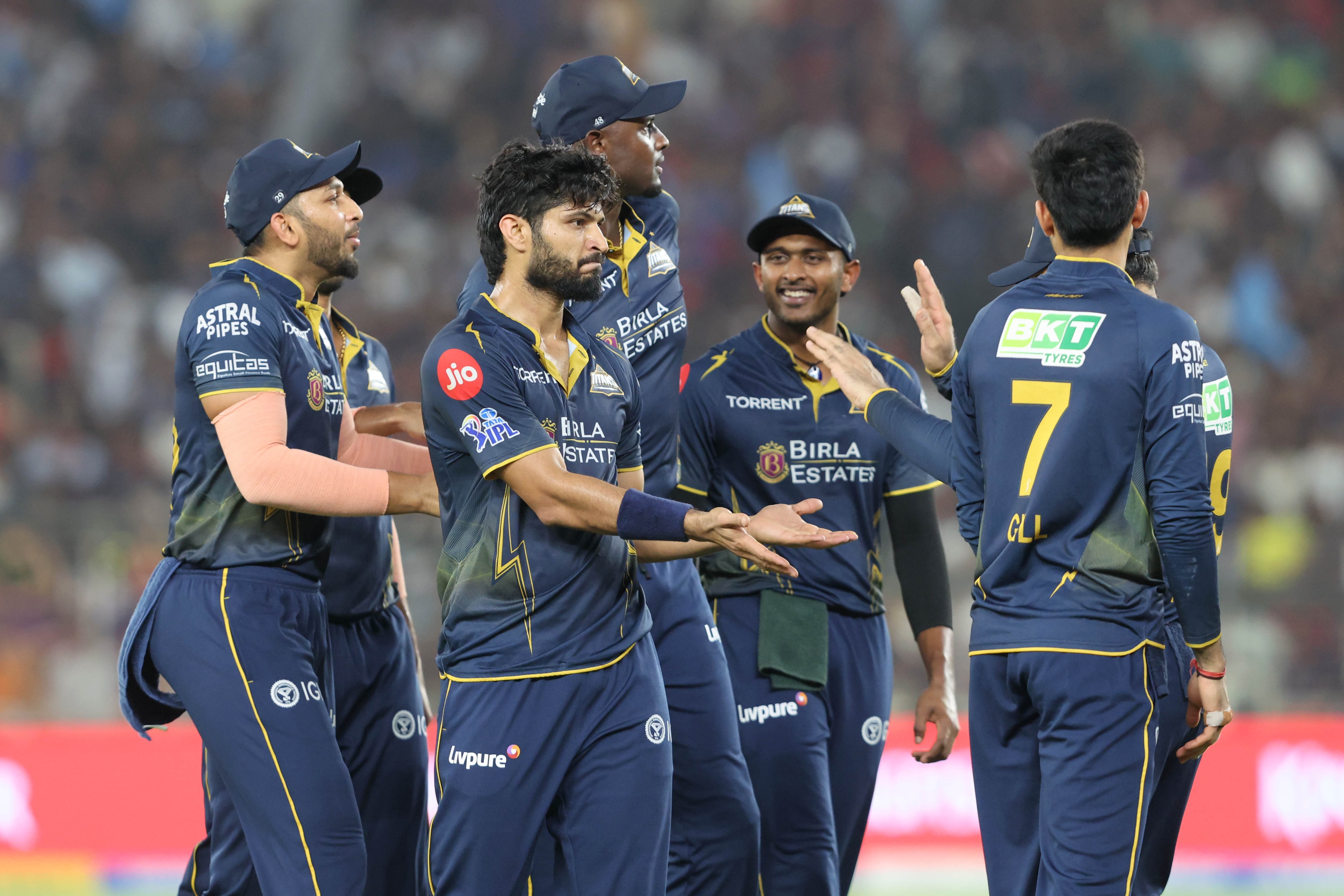 अरशद-होल्डर नहीं, बल्कि गुजरात की जीत का 'टर्निंग प्वाइंट' रहा हेजलवुड की ओवर में 24 रन ठोकने वाला स्टार