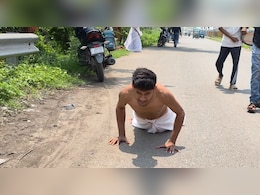 शुभेंदु अधिकारी के लिए 'कठिन भक्ति', 2 किमी दंडवत करते हुए मां घागर बूढ़ी के दरबार में पहुंचा युवक; टेका मत्था