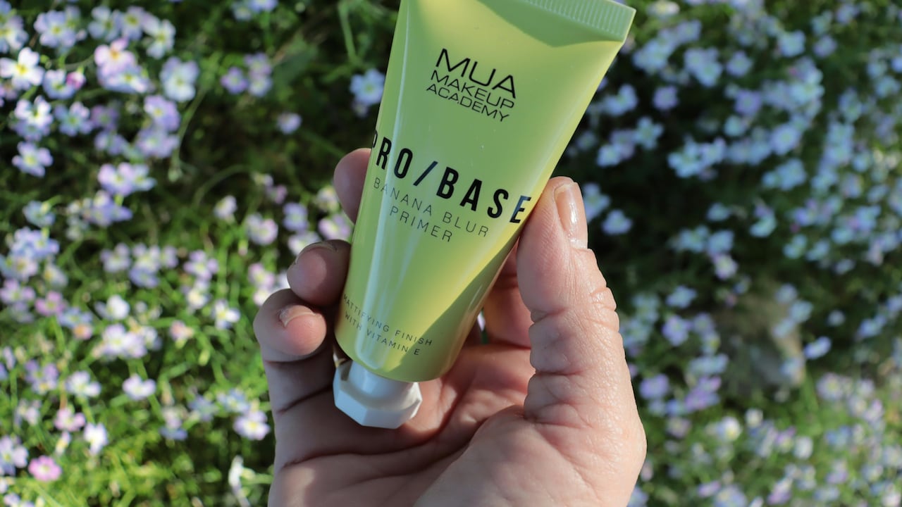 Oily skin benefits most from mattifying primers.