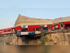 ऋषिकेश में ट्रैक से हवा में 20 फुट तक लटकी एक्सप्रेस ट्रेन की बोगी, हादसे के बाद का ये वीडियो देख सिहर जाएंगे