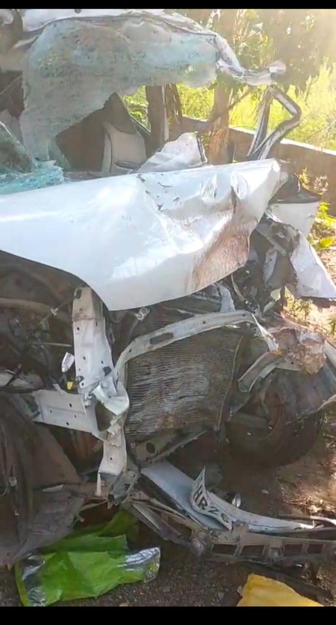 Eastern Peripheral Expressway Road Accident: हादसे में बुरी तरह क्षतिग्रस्त हुई वैगनआर कार. 