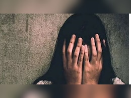 भरतपुर का पुल&zwj;िस अध&zwj;िकारी बैडम&zwj;िंटन खेल रही मह&zwj;िलाओं के सामने नंबर ल&zwj;िखकर पर्ची फेंकी, करता था पीछा