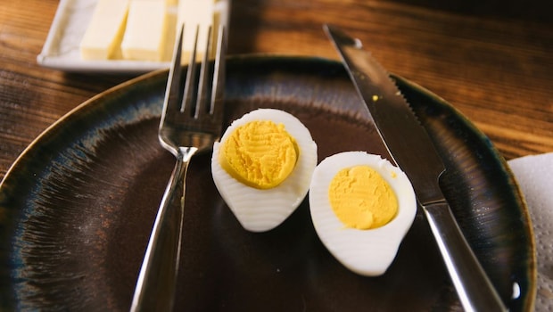 Diet can help improve sleep, mood, and overall well-being naturally.