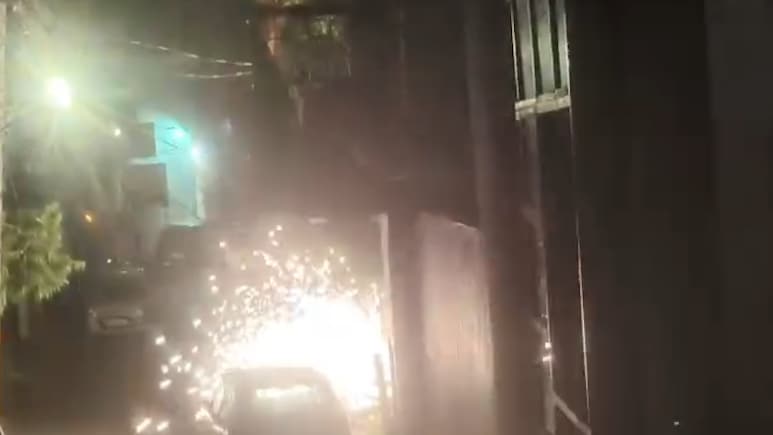 Watch: हीटवेव का ऐसा प्रकोप कि ट्रांसफॉर्मर में लग गई आग, जयपुर के सिविल लाइंस से सामने आया वीडियो; लोगों में दहशत