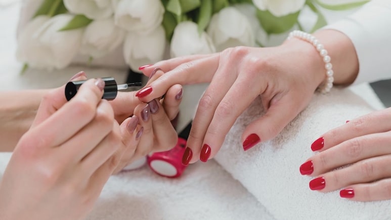 Nail Polish Dangerous to Health : नेल पॉलिश आरोग्यासाठी धोकादायक; थेट मज्जासंस्थेवर होतो आघात