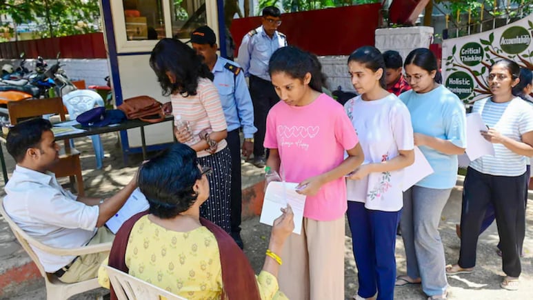India NEET vs China Gaokao : 25 लाख छात्र बनाम 1.3 करोड़ छात्र, फिर भी चीन में पेपर लीक क्यों नहीं?